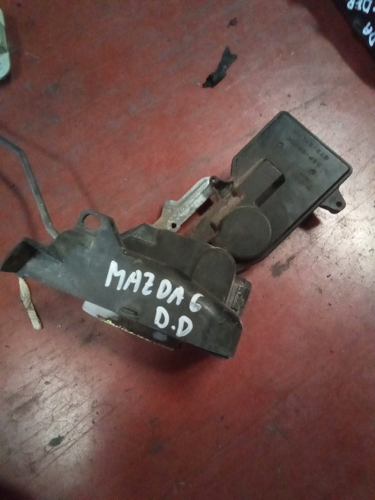 Cerradura delantera derecha mazda 6 '02