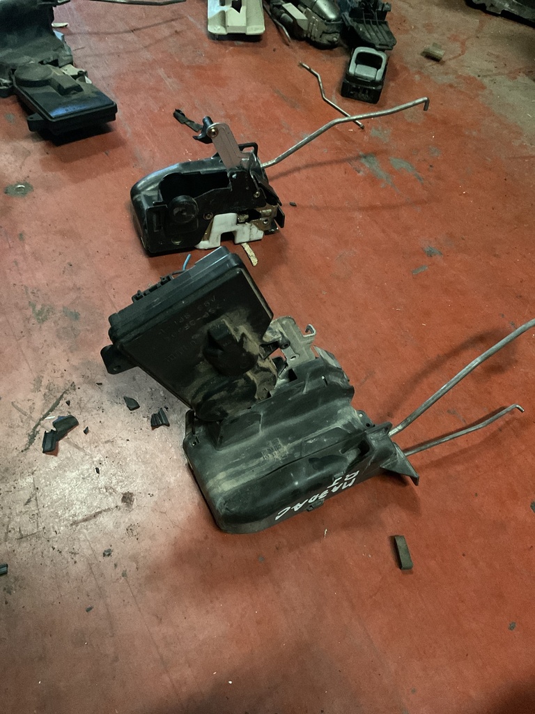 Cerradura delantera izquierda mazda 6 ‘02