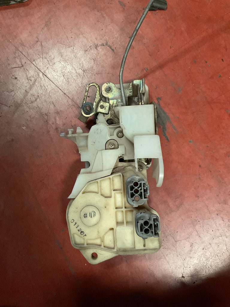 Cerradura delantera derecha honda civic ‘04