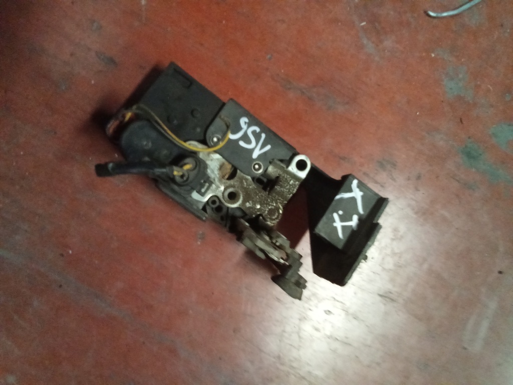 Cerradura trasera izquierda alfa 156 '97