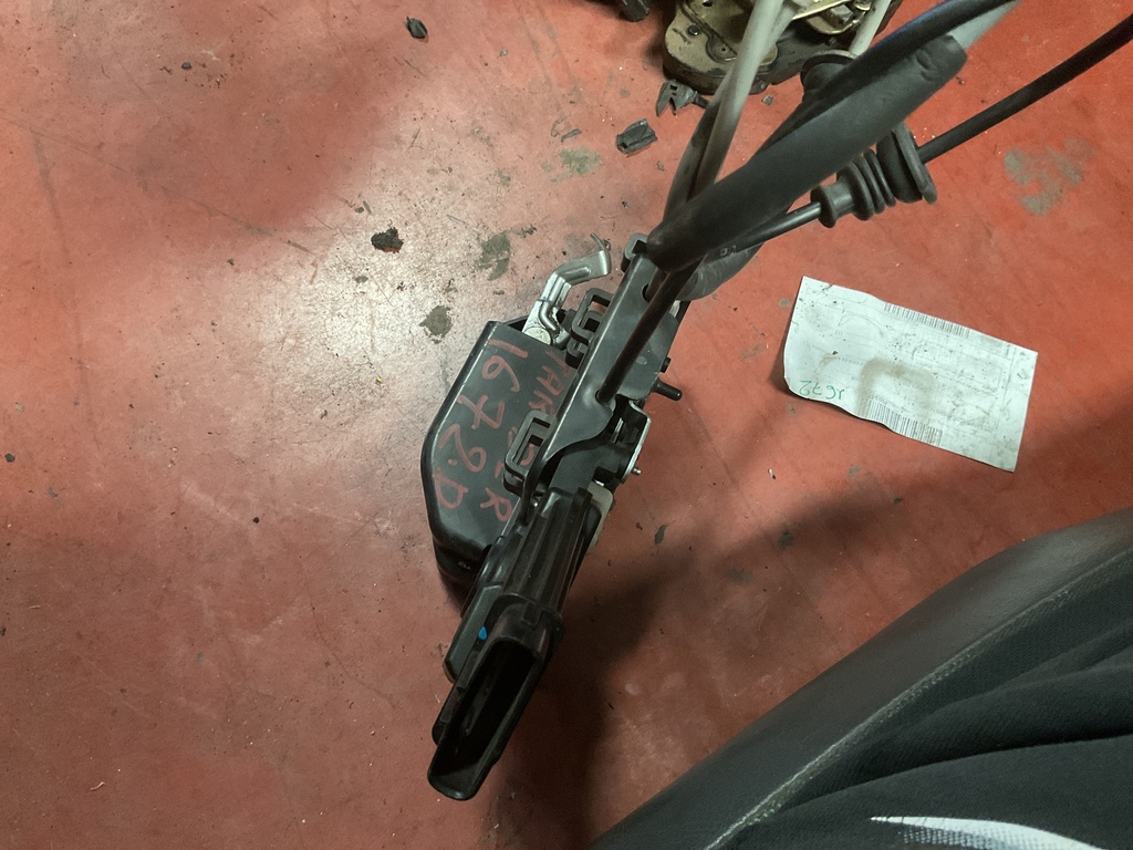 Cerradura trasera derecha kia carens ‘08