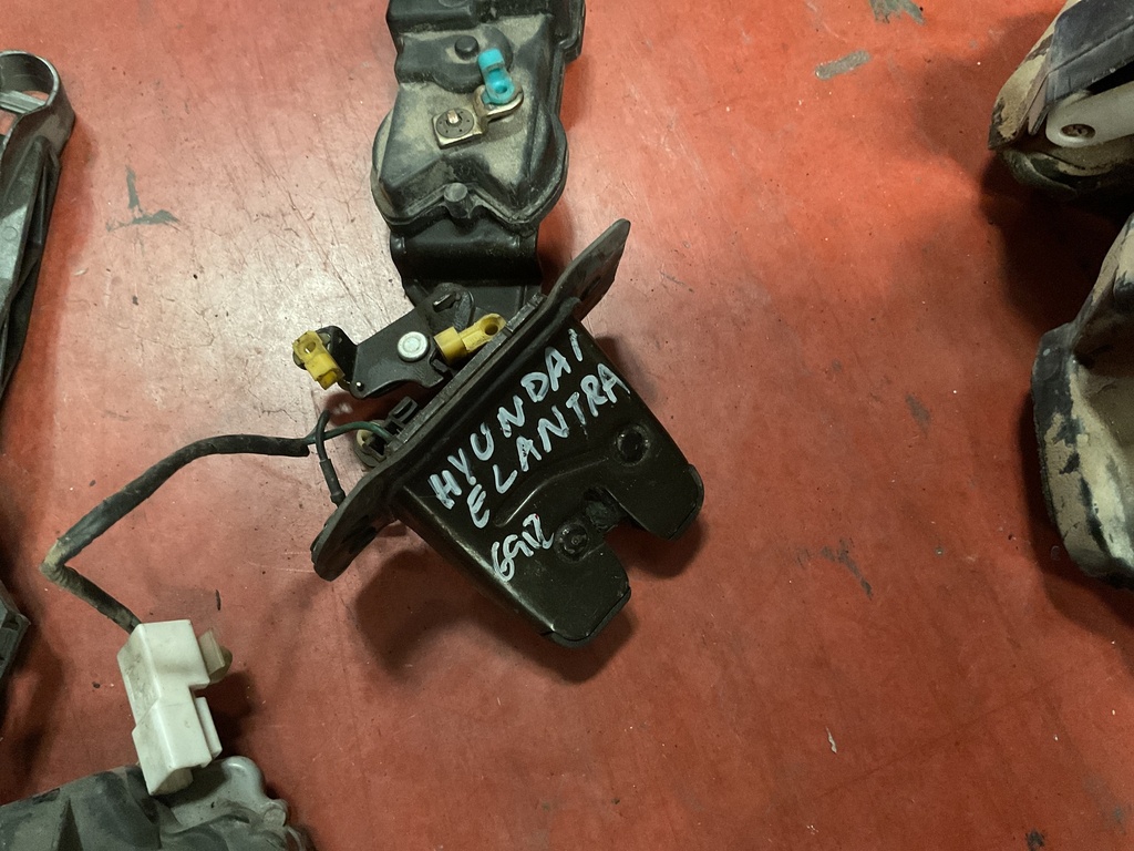 Cerradura maletero hyundai elantra ‘02
