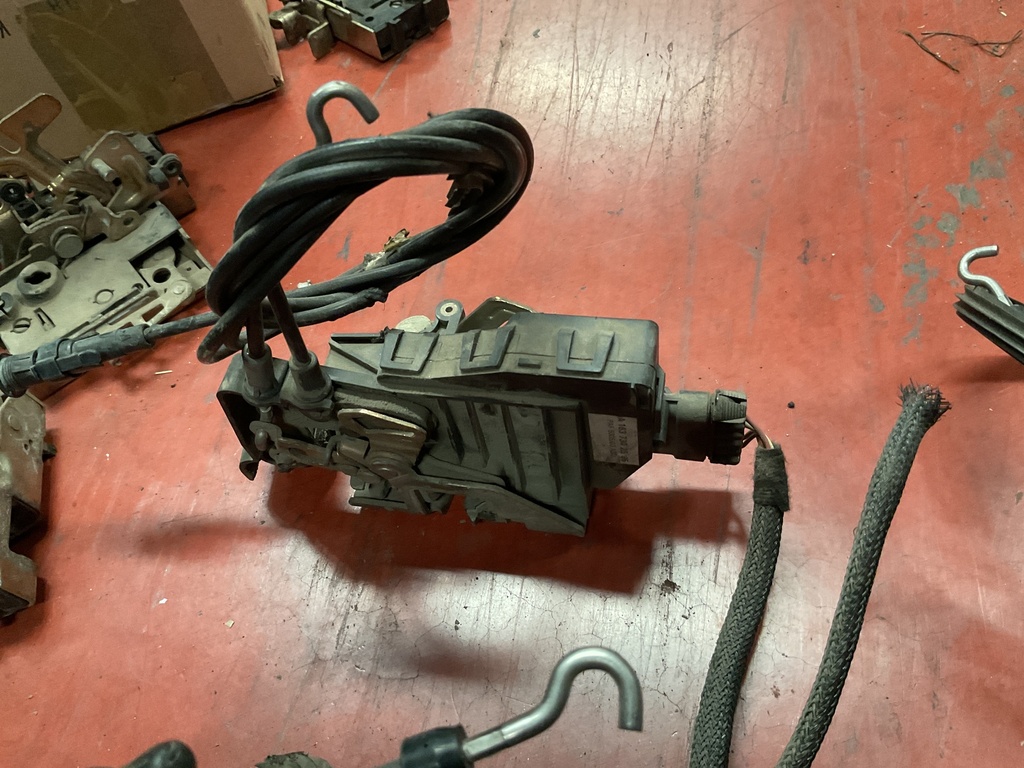 Cerradura trasera izquierda mercedes ml ‘07