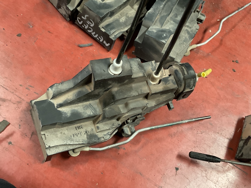 Cerradura trasera derecha mercedes clase A w168 ‘04