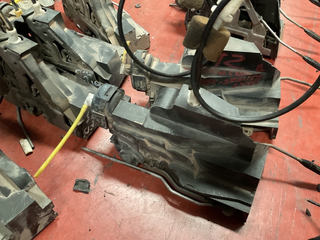 Cerradura delantera izquierda mercedes clase A W168 ‘04