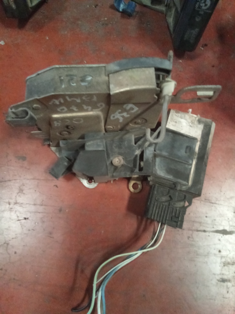 Cerradura delantera derecha BMW serie 3 E36 '97