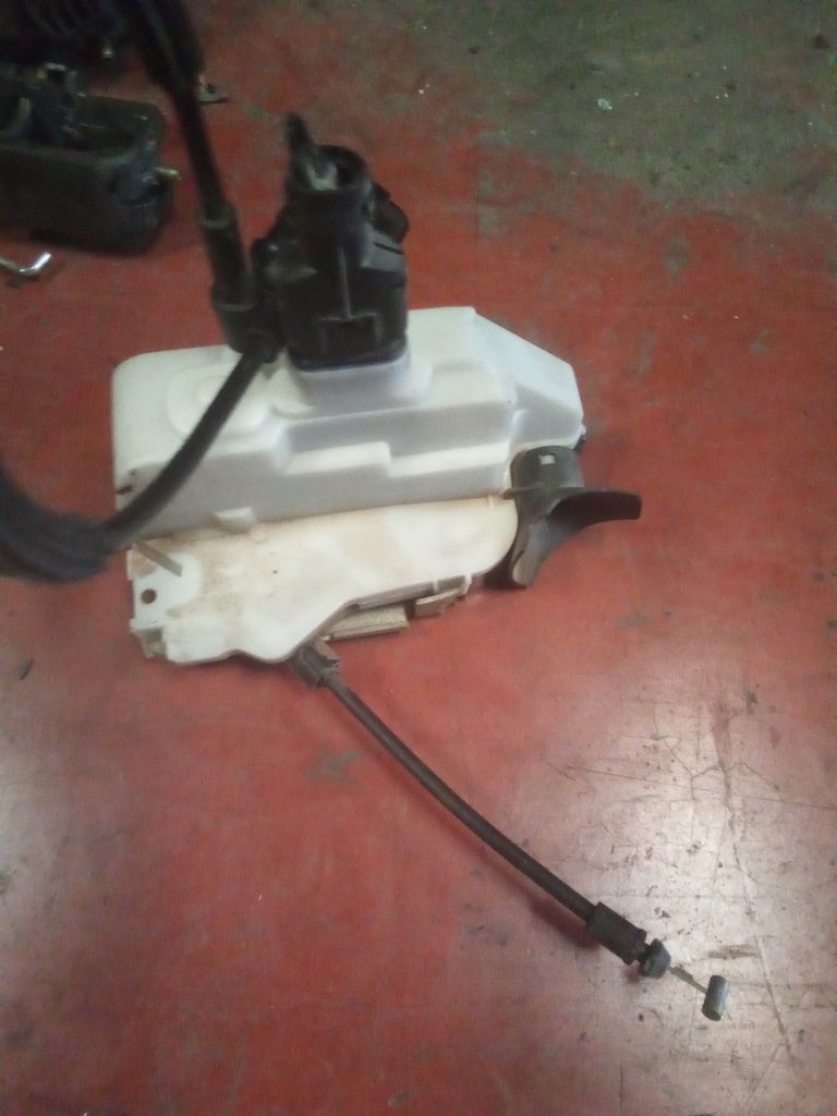 Cerradura delantera izquierda Renault laguna '07