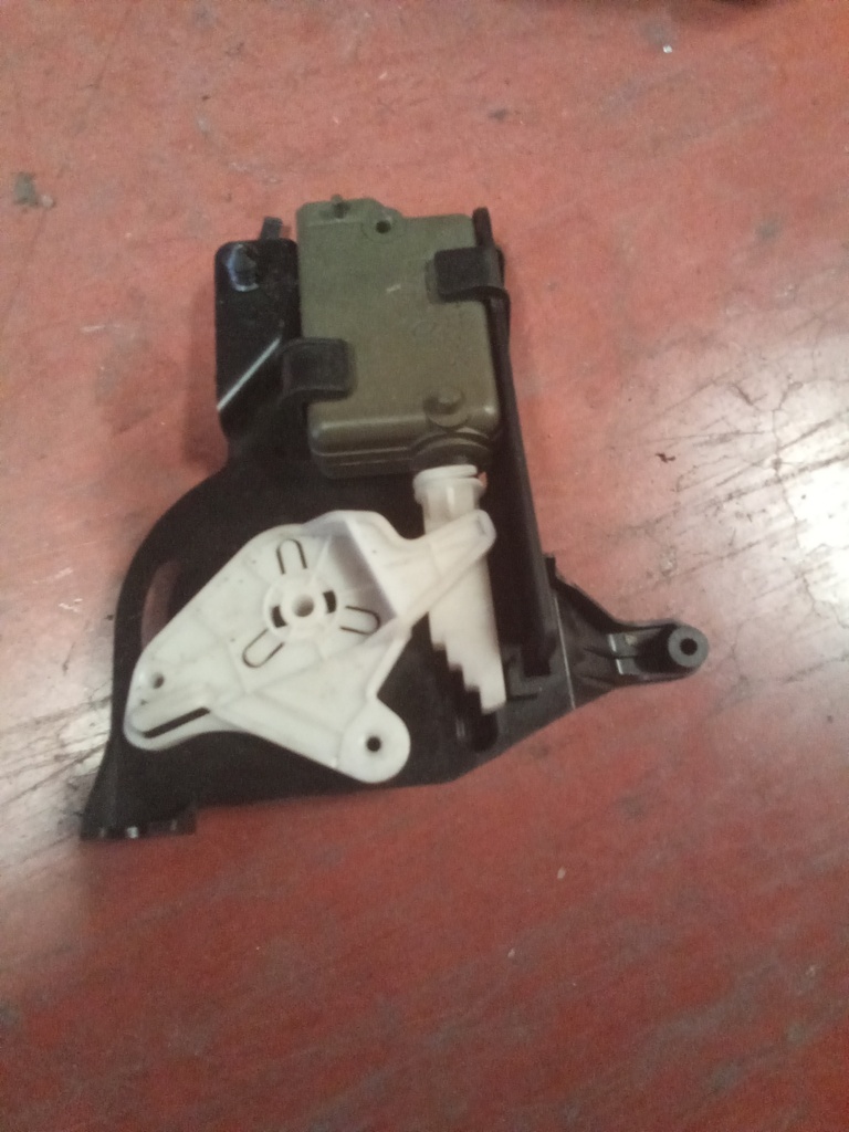 Motor cierre centralizado lateral izquierdo Renault kangoo '05