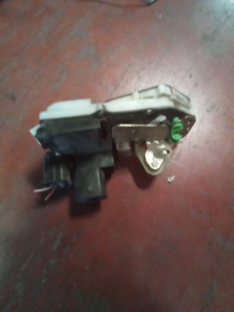 Cerradura delantera derecha Rover 200 '95