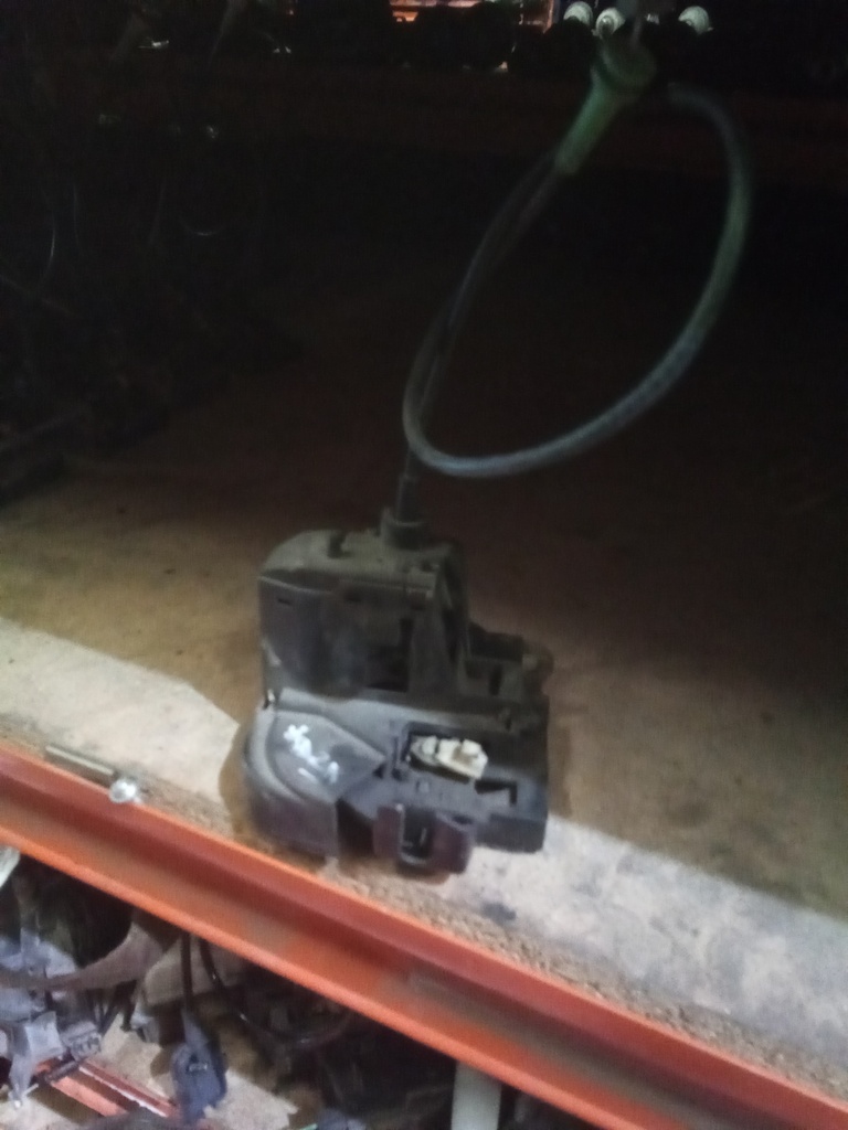 Cerradura delantera derecha Renault scenic I '03