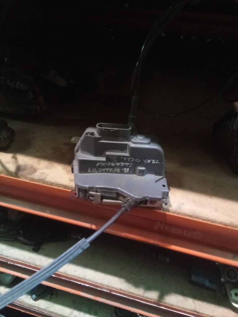 Cerradura trasera derecha Renault scenic II '04