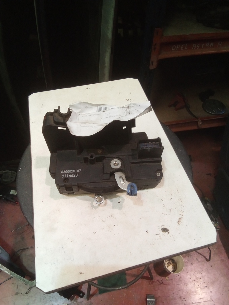 Cerradura delantera izquierda Renault trafic '06