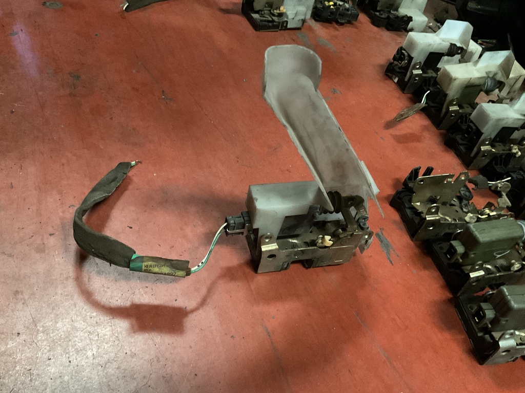 Cerradura trasera derecha renault megane I ‘98