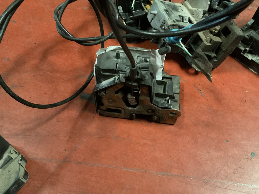 Cerradura delantera izquierda renault megane I ‘00