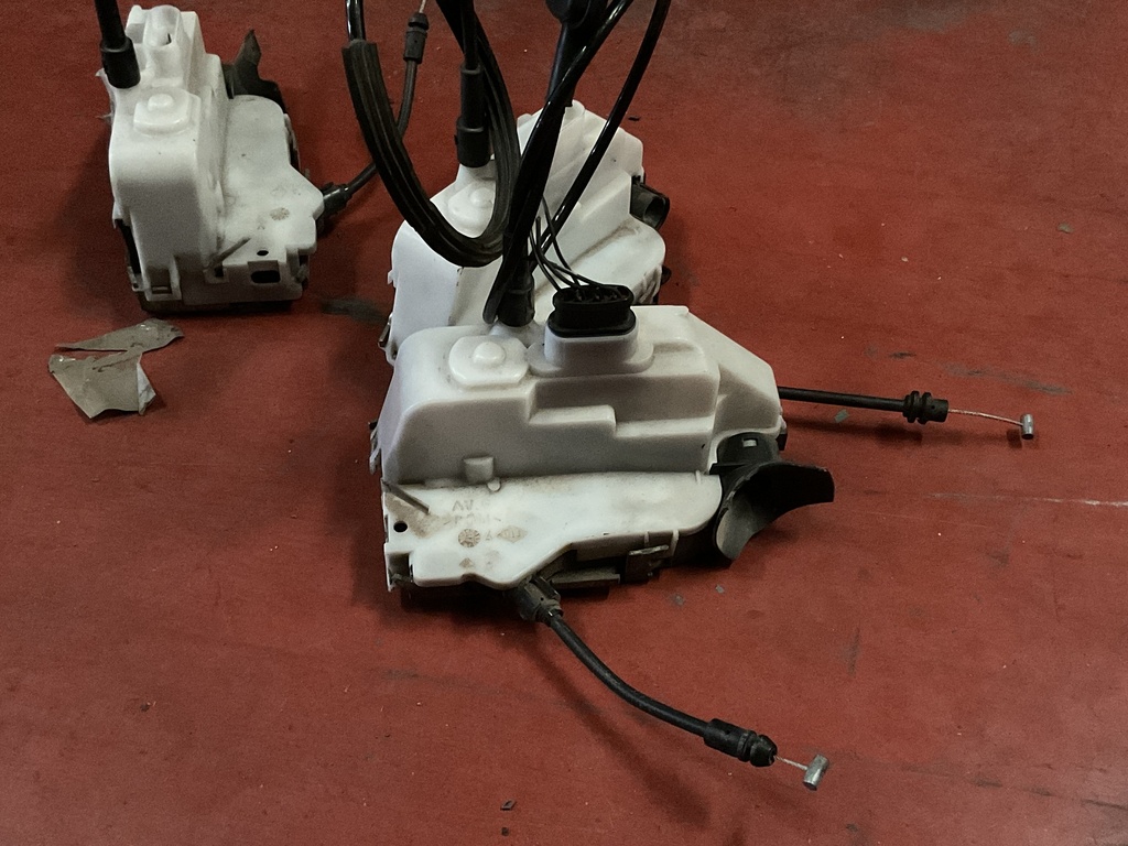 Cerradura delantera izquierda renault megane ‘07