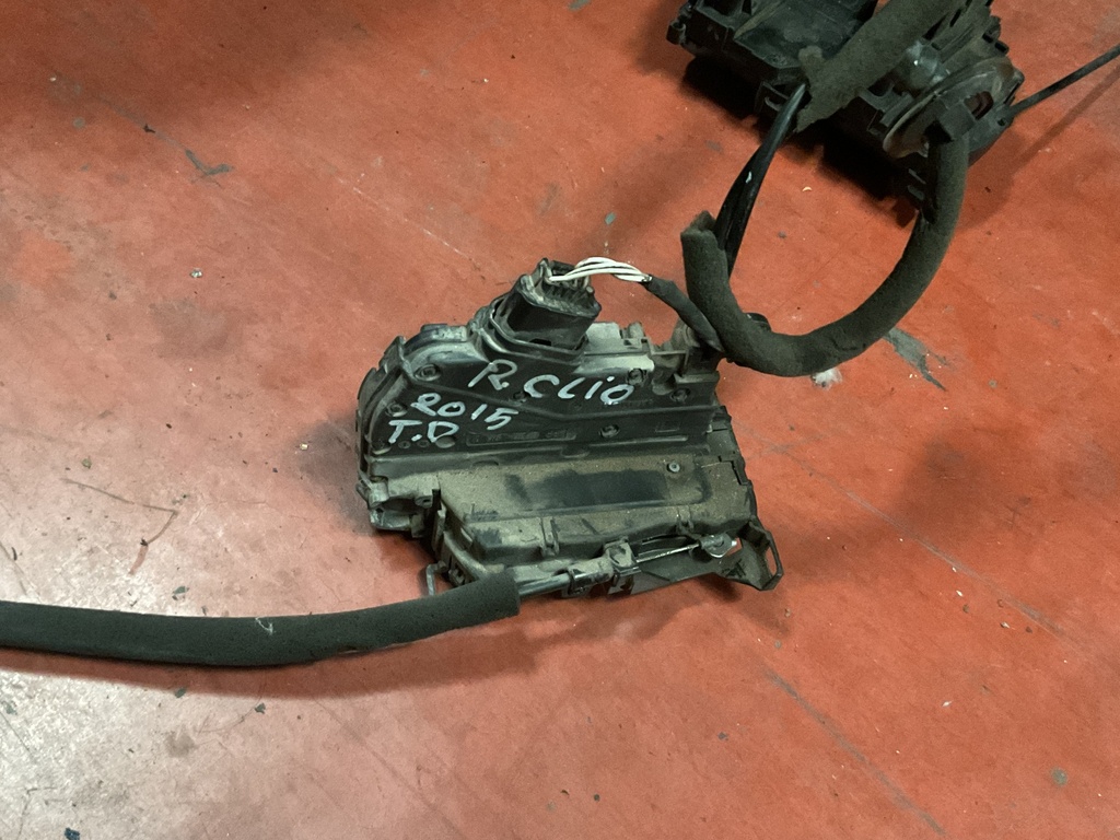Cerradura trasera derecha renault clio IV ‘15