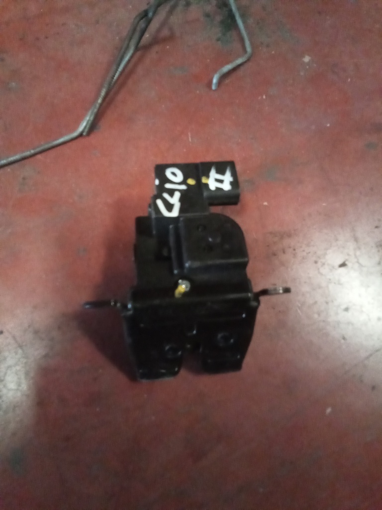 Cerradura maletero Renault Clio II '04