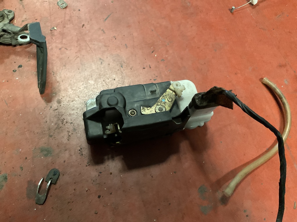 Cerradura trasera derecha citroen C5 ‘04