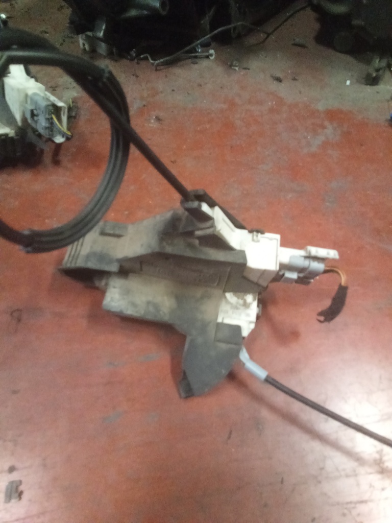 Cerradura delantera derecha citroen C4 ‘06