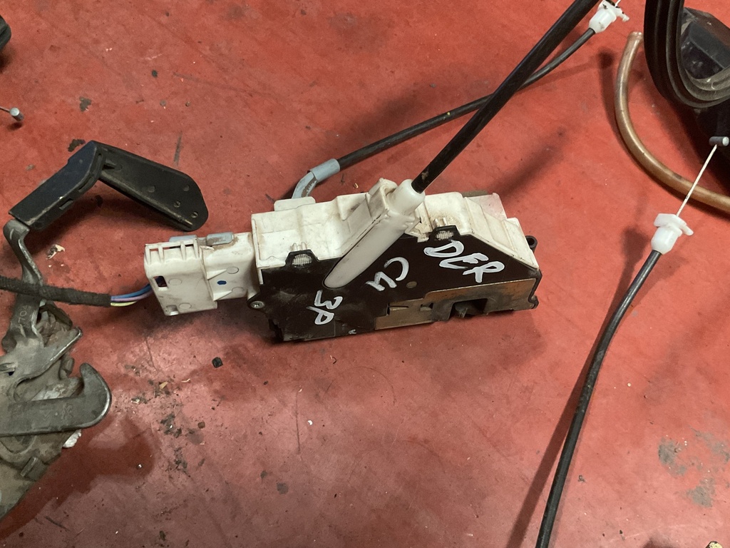 Cerradura delantera derecha citroen C4 ‘06