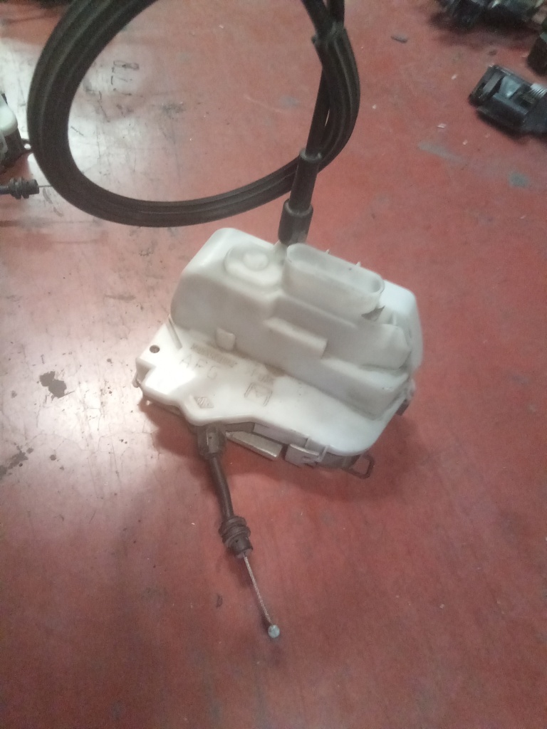 Cerradura trasera izquierda citroen c3 '03