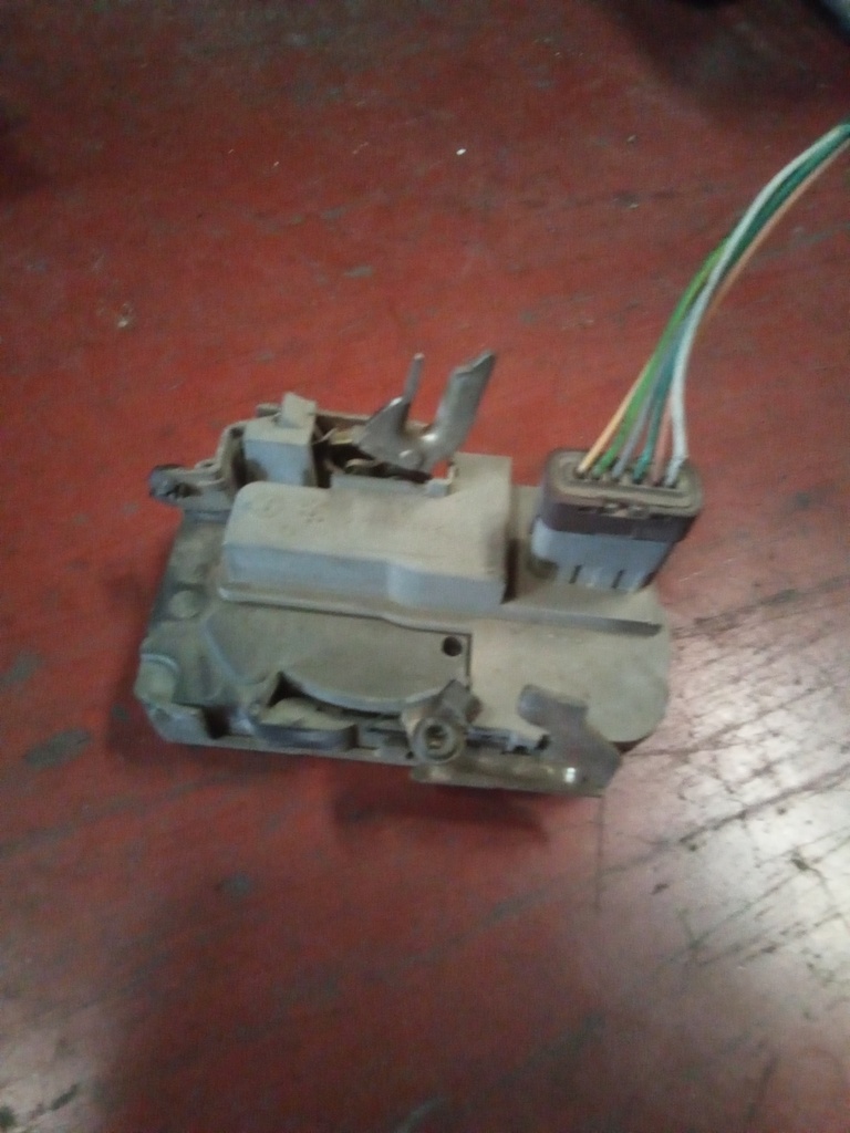 Cerradura delantera izquierda citroen xsara '02