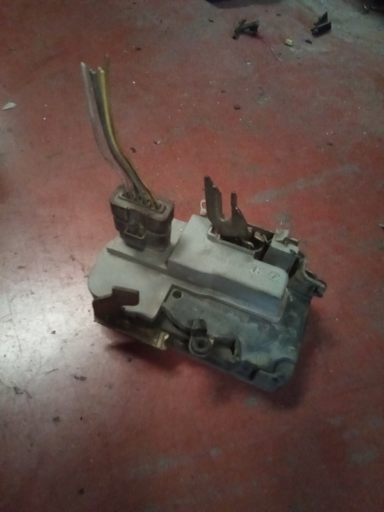 Cerradura delantera derecha citroen xsara '02