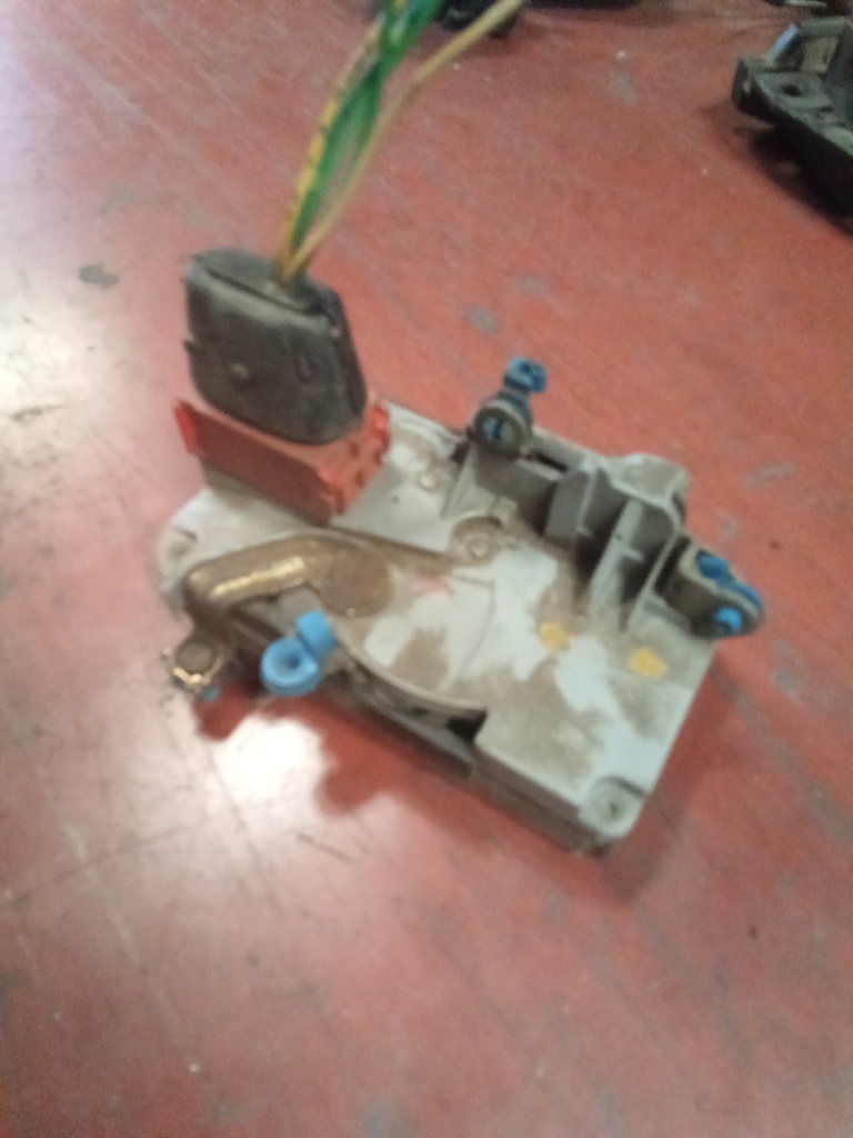 Cerradura delantera derecha citroen xantia '96