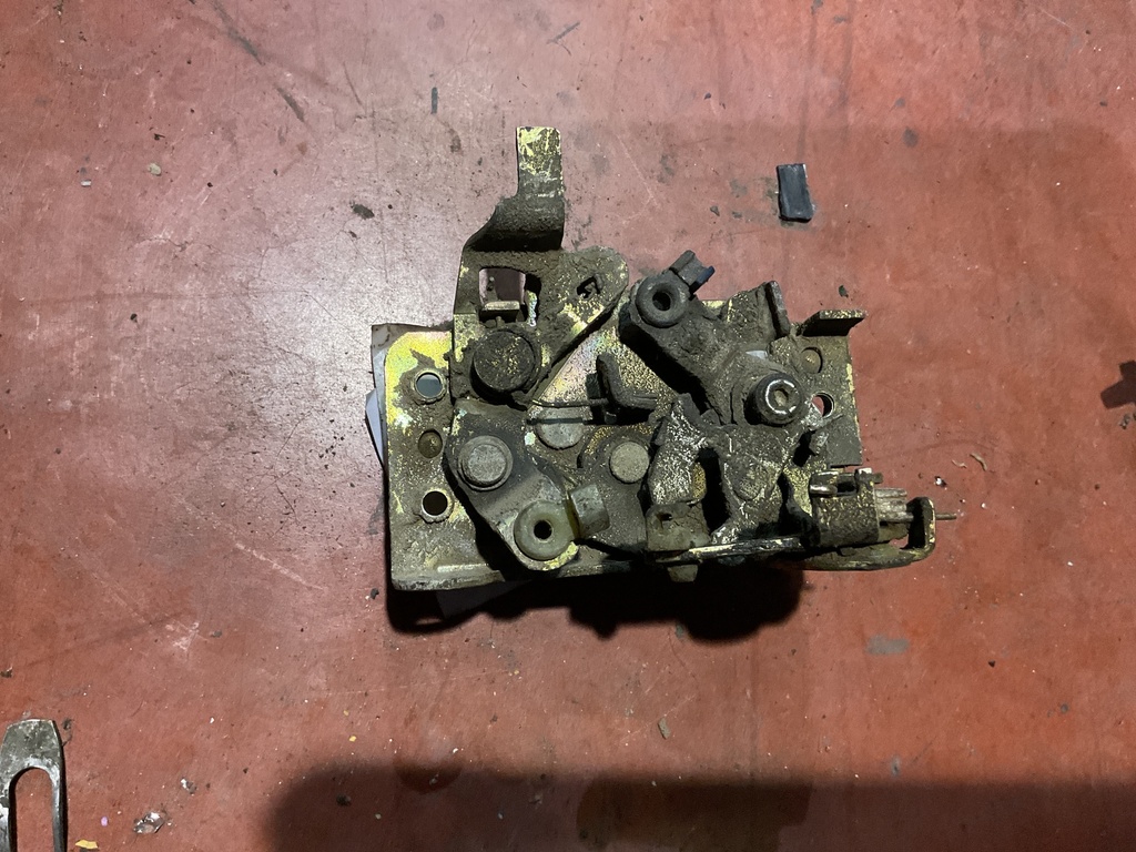 Cerradura delantera derecha daewoo nexia ‘96