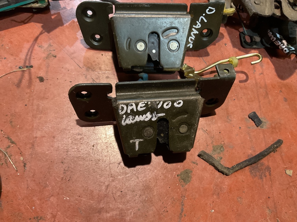 Cerradura maletero daewoo lanos ‘00