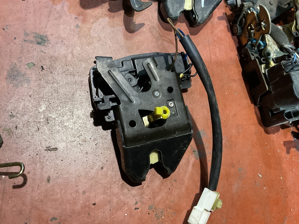 Cerradura maletero chevrolet nubira ‘04