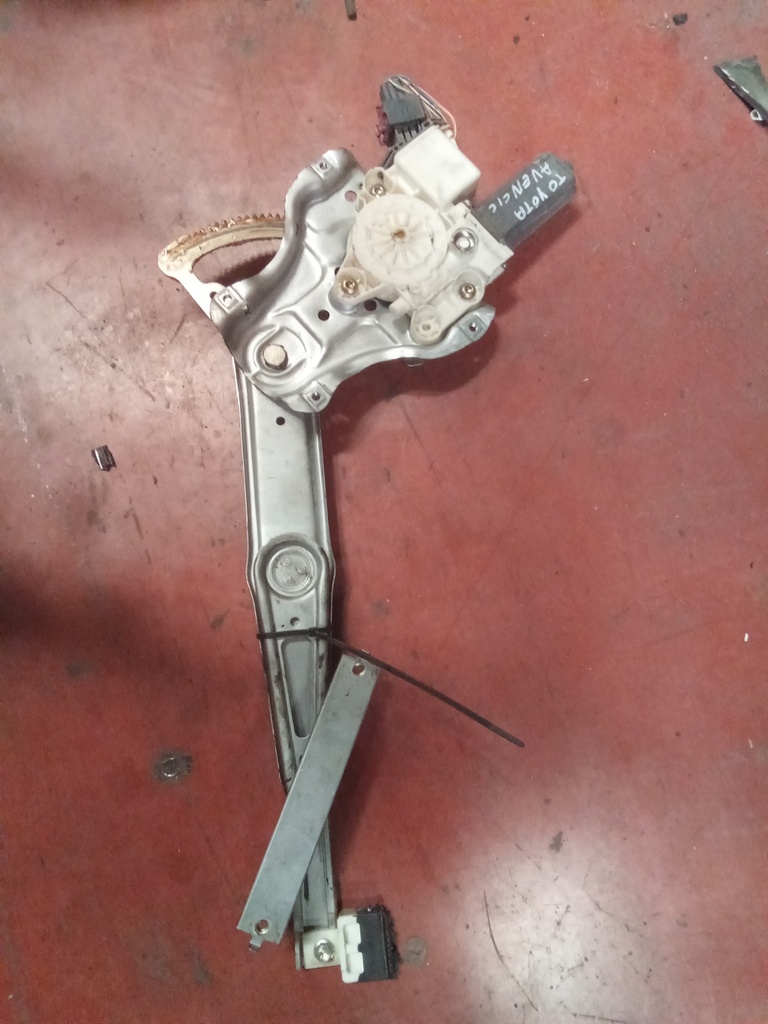 Elevalunas delantero derecho Toyota Avensis '05