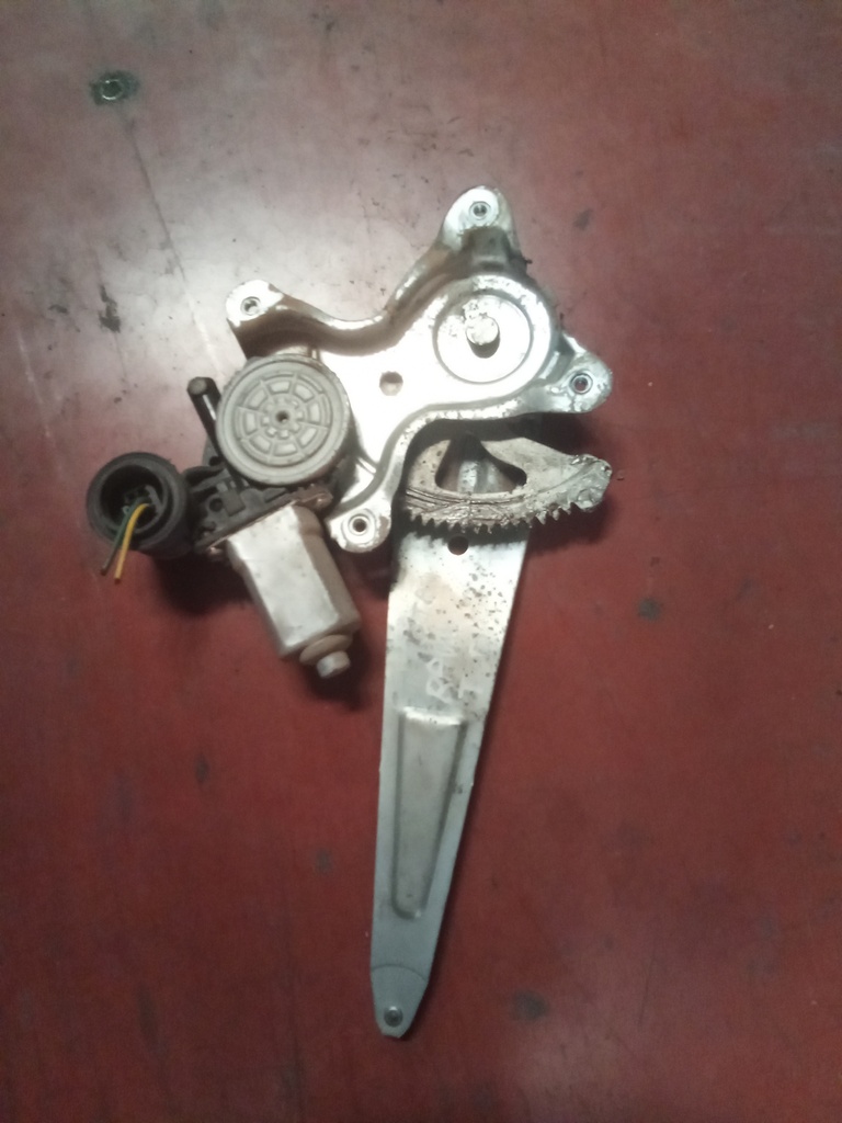 Elevalunas trasero derecho Toyota rav4 '05