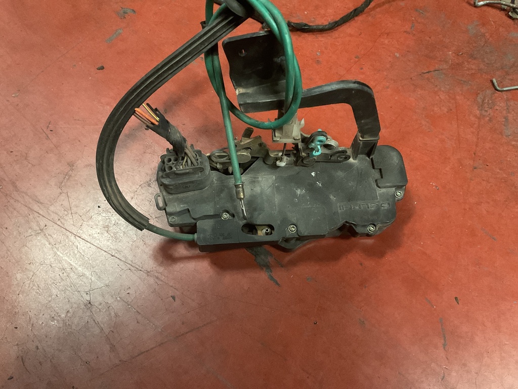 Cerradura trasera izquierda fiat stilo ‘03