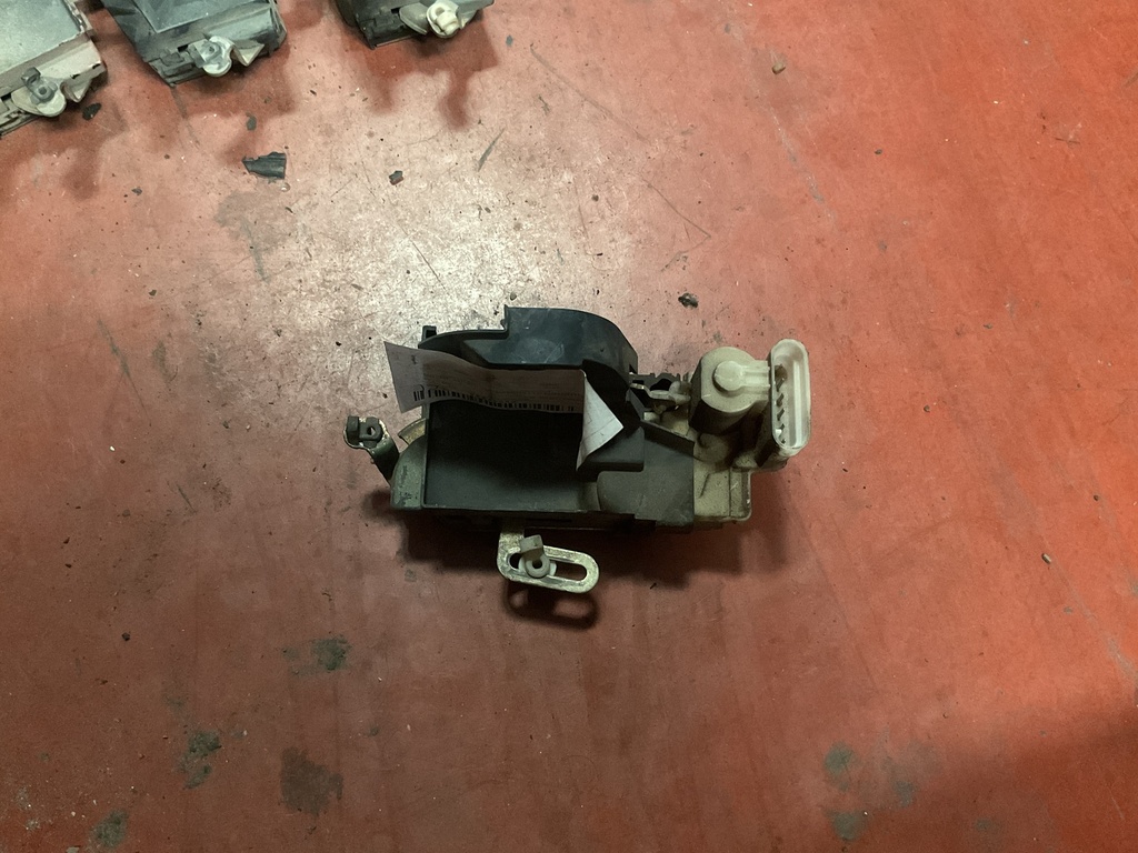 Cerradura delantera derecha fiat punto ‘03