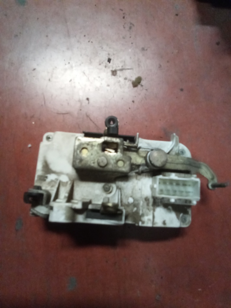 Cerradura trasera derecha Fiat ulysee '04