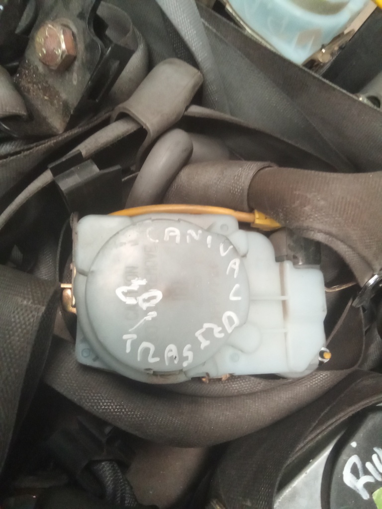 Cinturon trasero derecho kia carnival '03