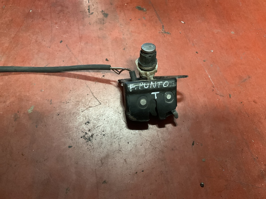 Cerradura maletero fiat punto ‘02