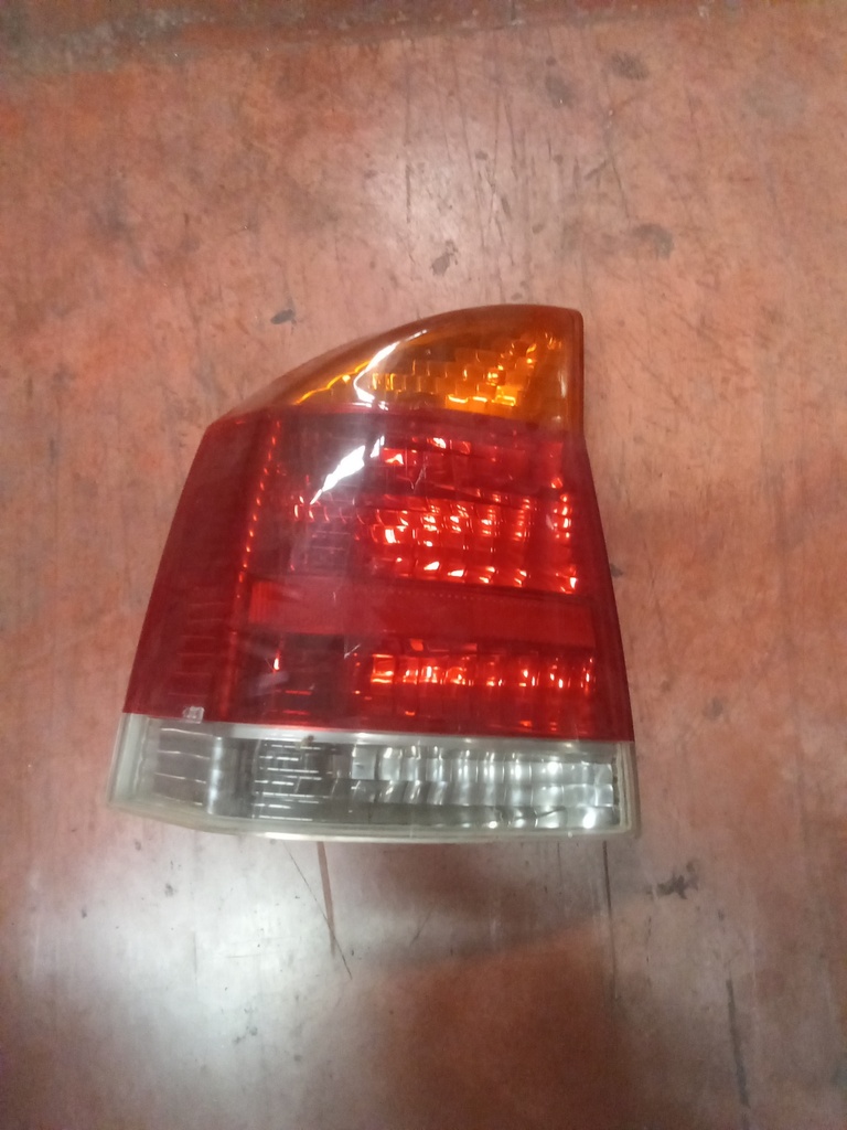 Piloto izquierdo Opel vectra '04