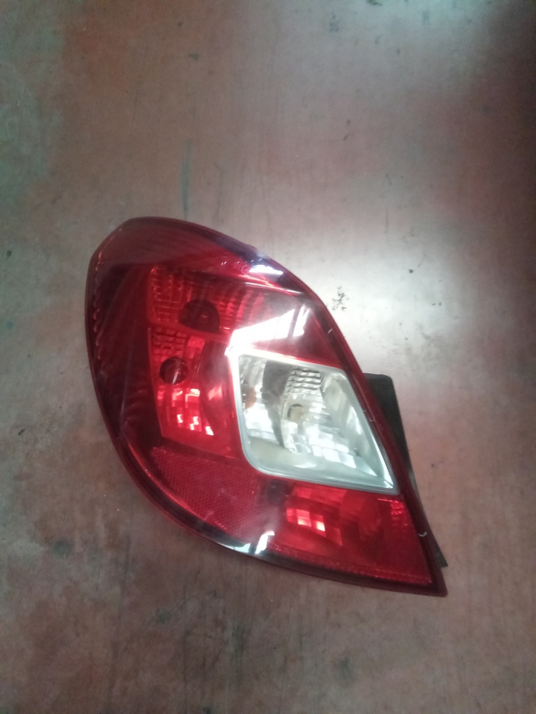 Piloto trasero izquierdo Opel Corsa '10