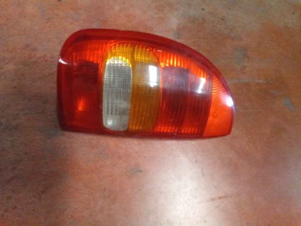 Piloto izquierdo Opel Corsa '94