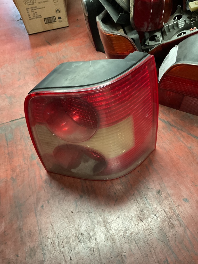 Piloto derecho volkswagen polo (defectuoso) ‘00