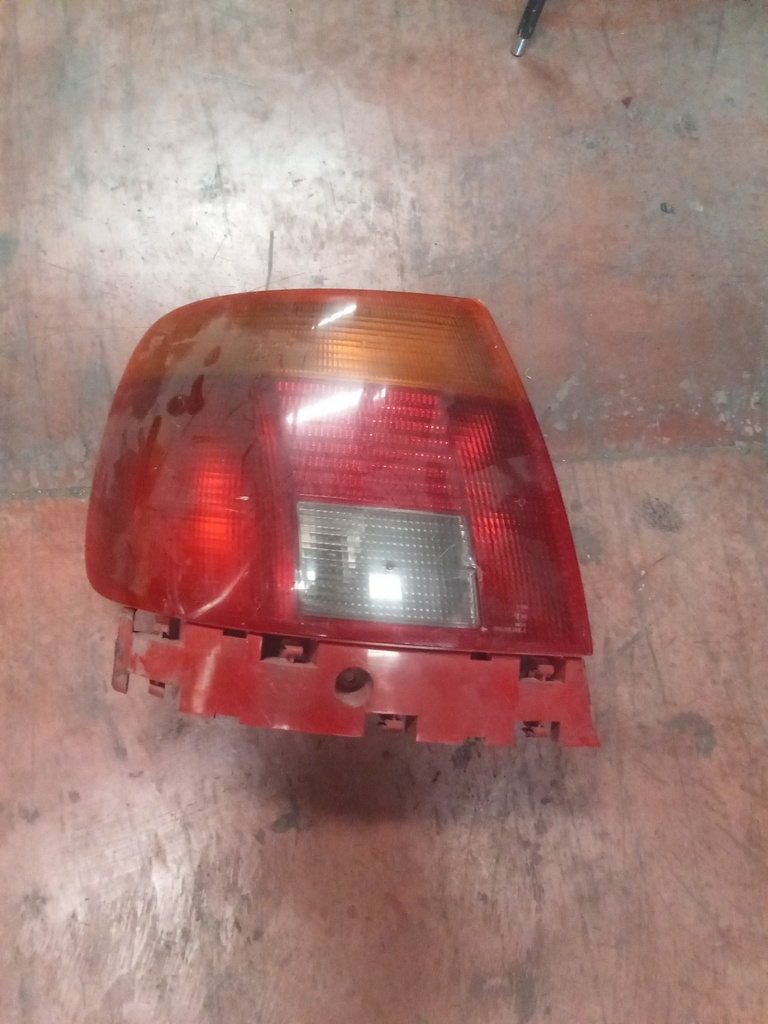 Piloto izquierdo Audi A4 '94