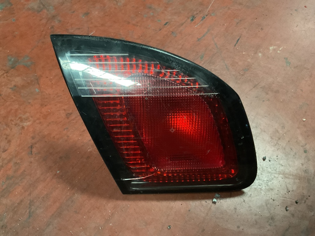 Piloto izquierdo interior nissan primera ‘00