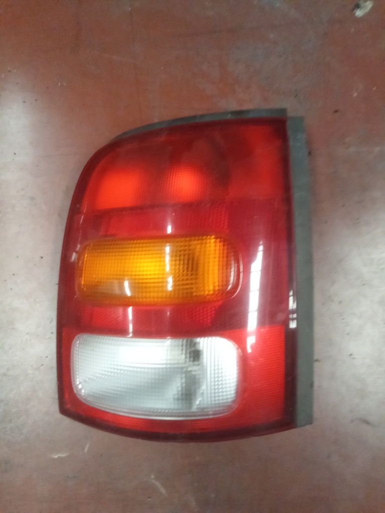 Piloto derecho Nissan micra '99