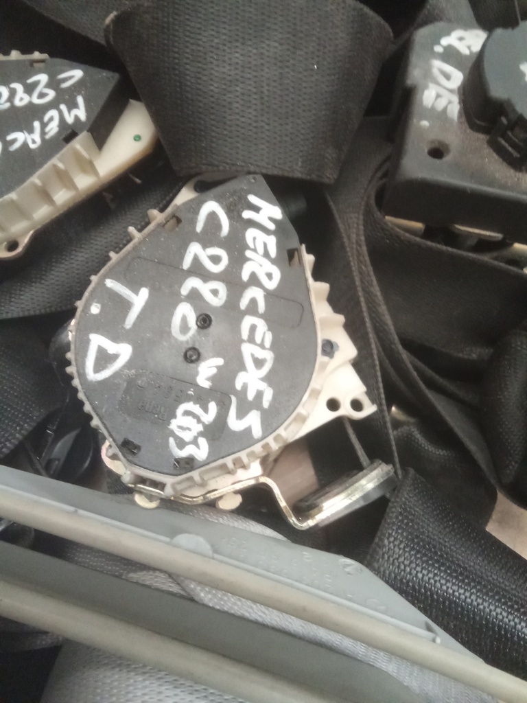 Cinturon trasero derecho mercedes clase c w203 '04