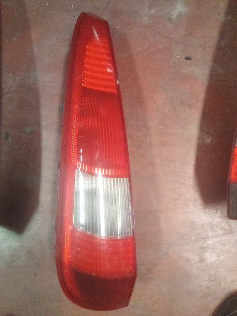 Piloto izquierdo 5p Ford fiesta '03