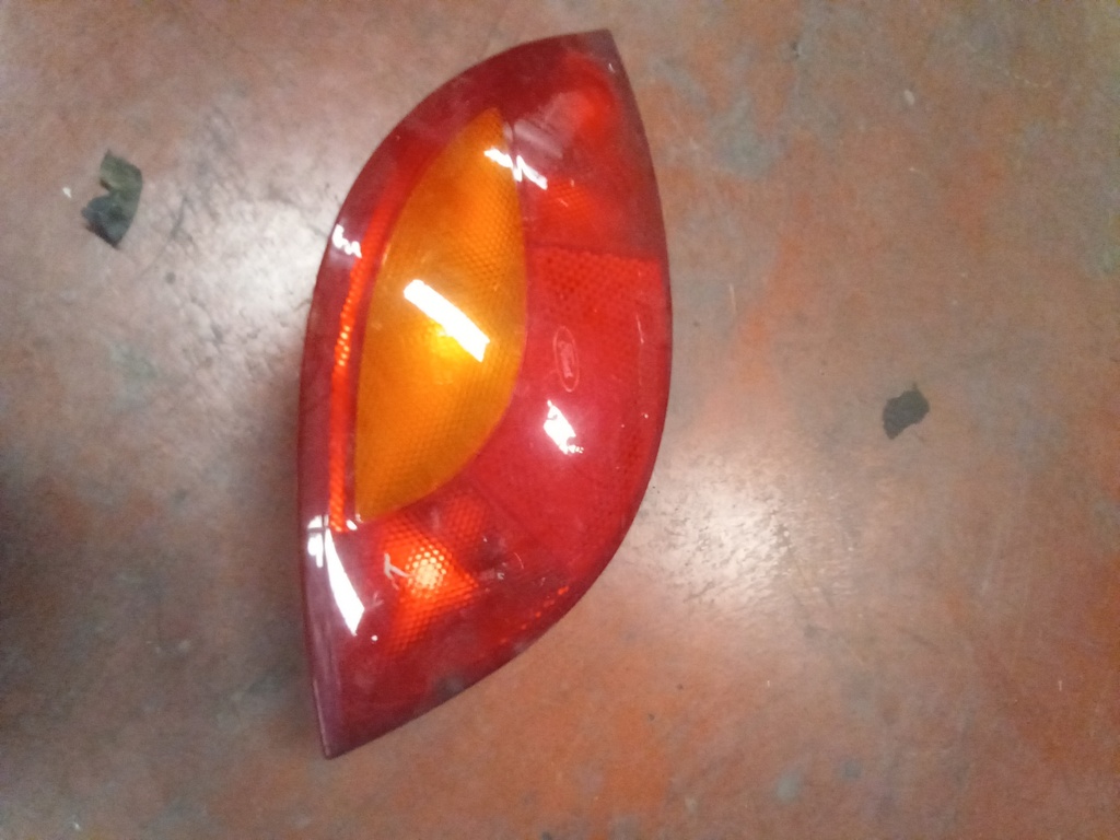 Piloto izquierdo Ford ka '01