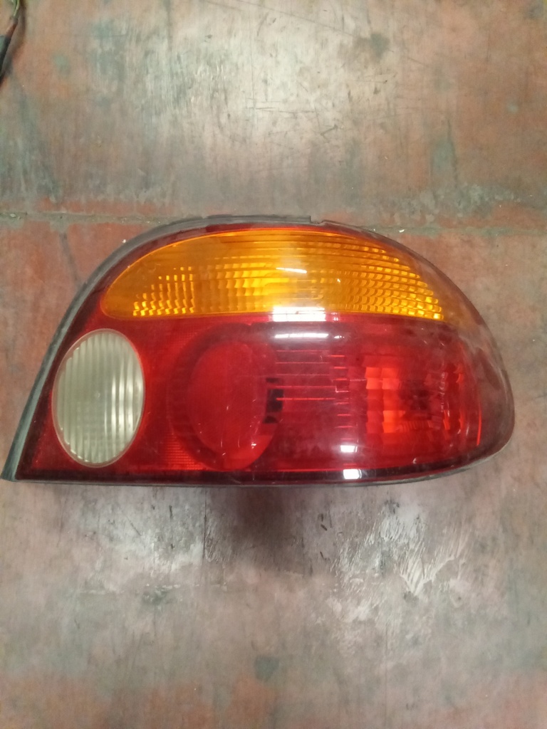 Piloto derecho Kia sephia '99