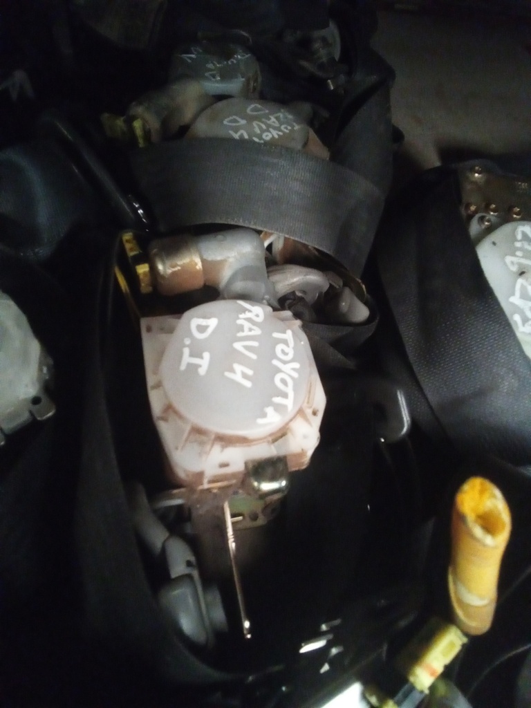 Cinturon delantero izquierdo toyota rav-4 '04